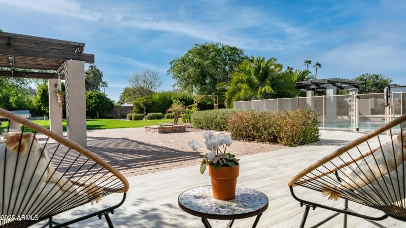 7417 E Paradise Dr Exterior Photos-12