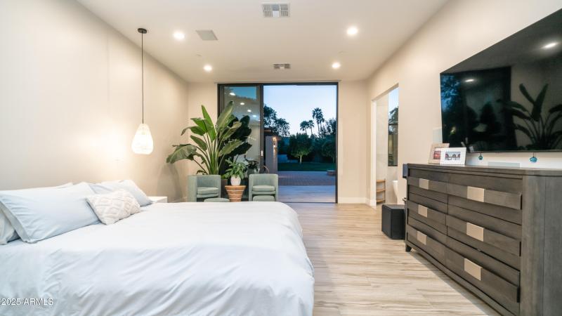 7417 E Paradise Dr Exterior Photos-32