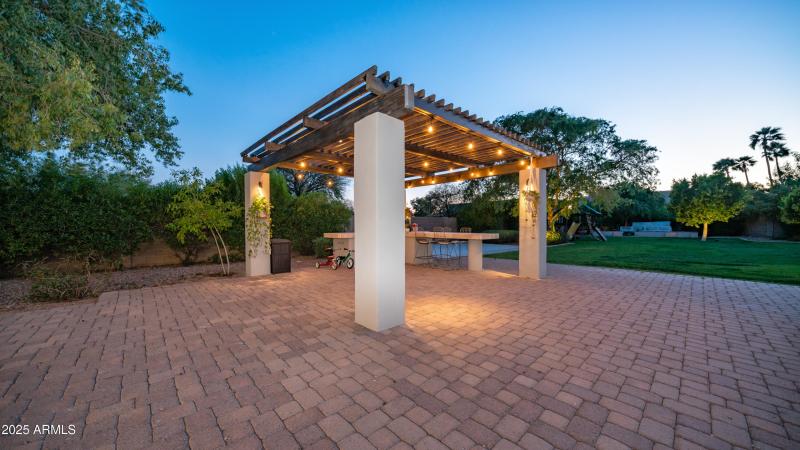 7417 E Paradise Dr Exterior Photos-33