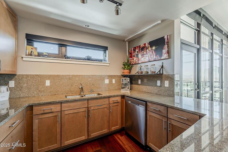 12-web-or-mls-4th St-12