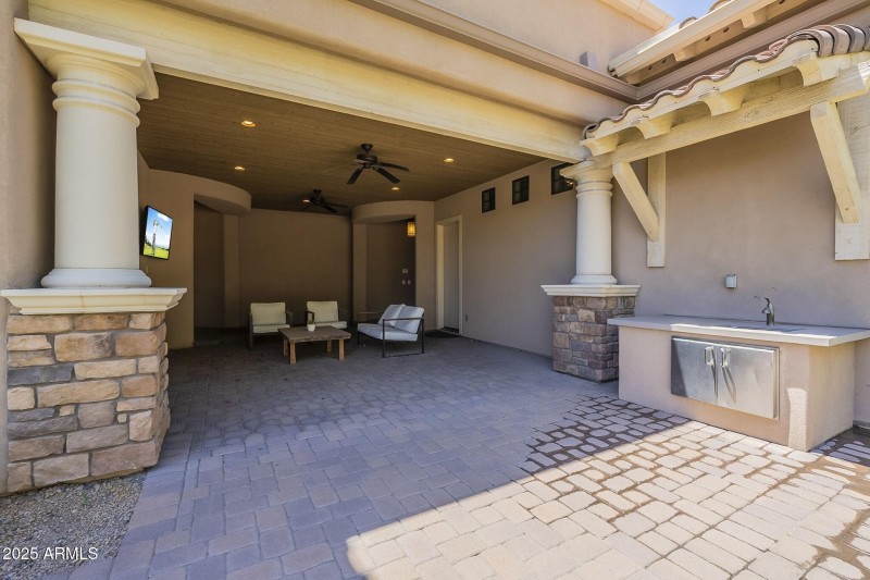 046_Covered PatioCourtyard