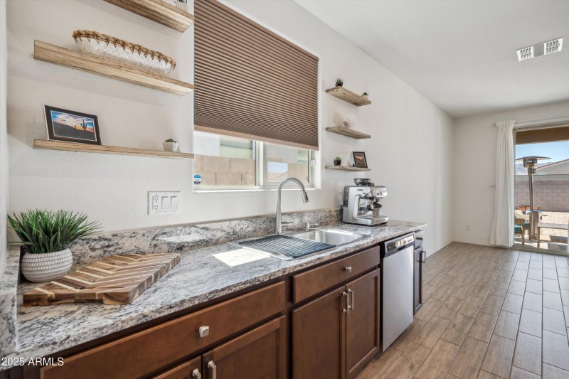 16-Kitchen