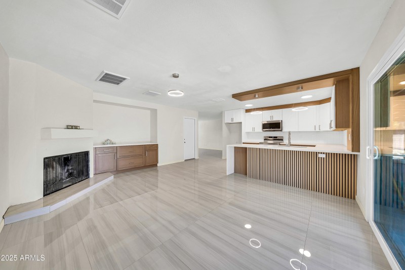 8146 N 17th Dr-1