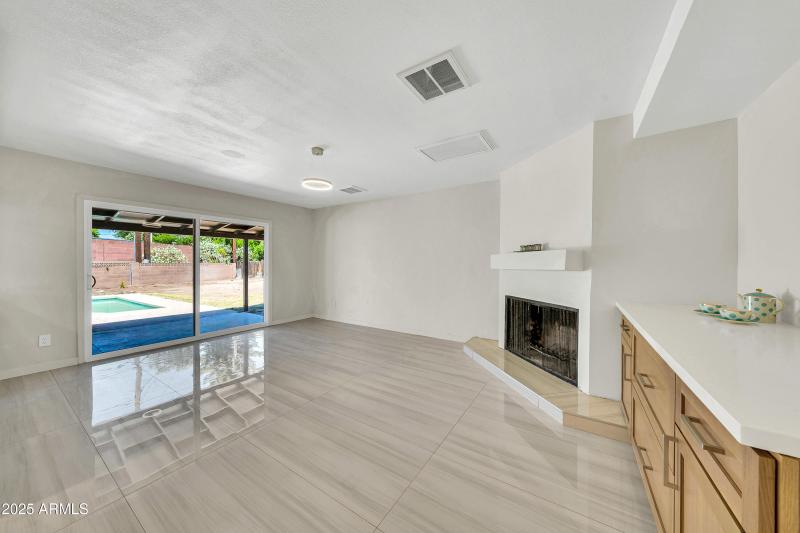 8146 N 17th Dr-3