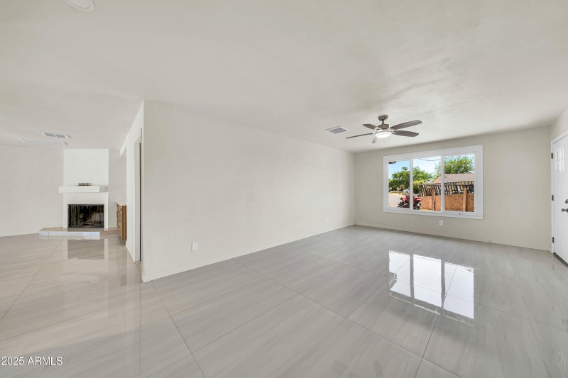 8146 N 17th Dr-6