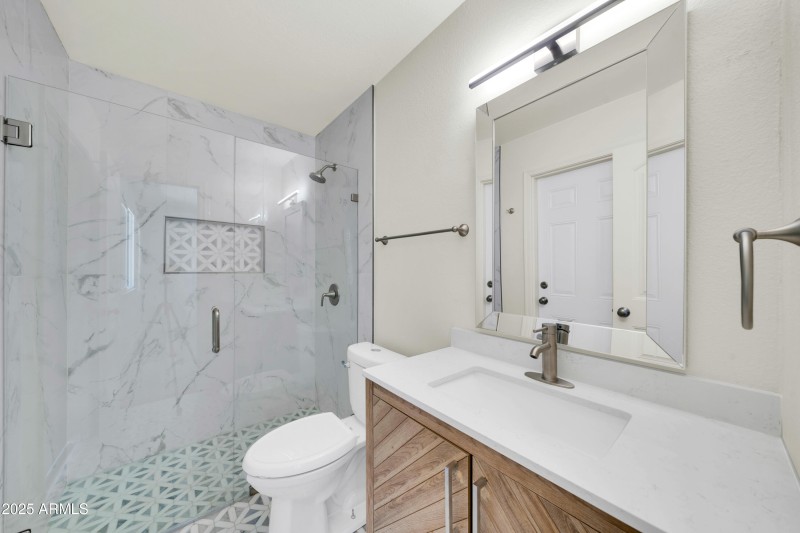 8146 N 17th Dr-15