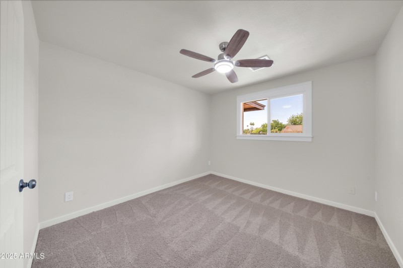 8146 N 17th Dr-23