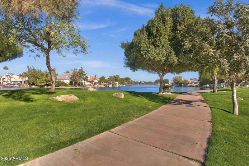 61-web-or-mls-1633-e-lakeside-dr-127