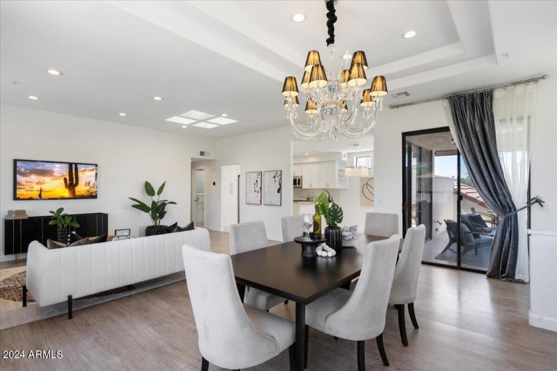 Staged Dining