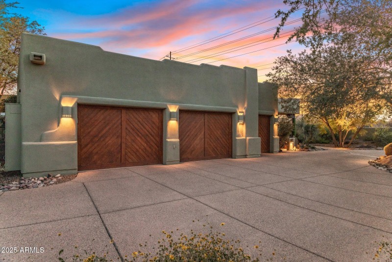 2.5 Car Garage