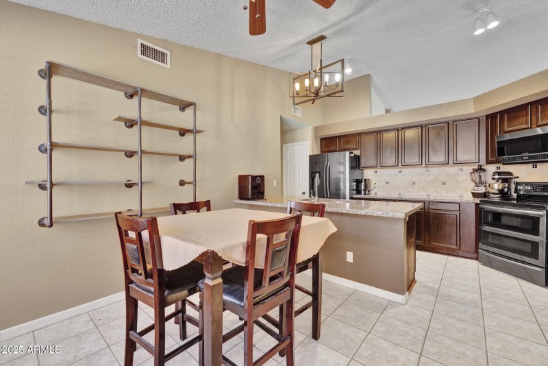 eat-in kitchen
