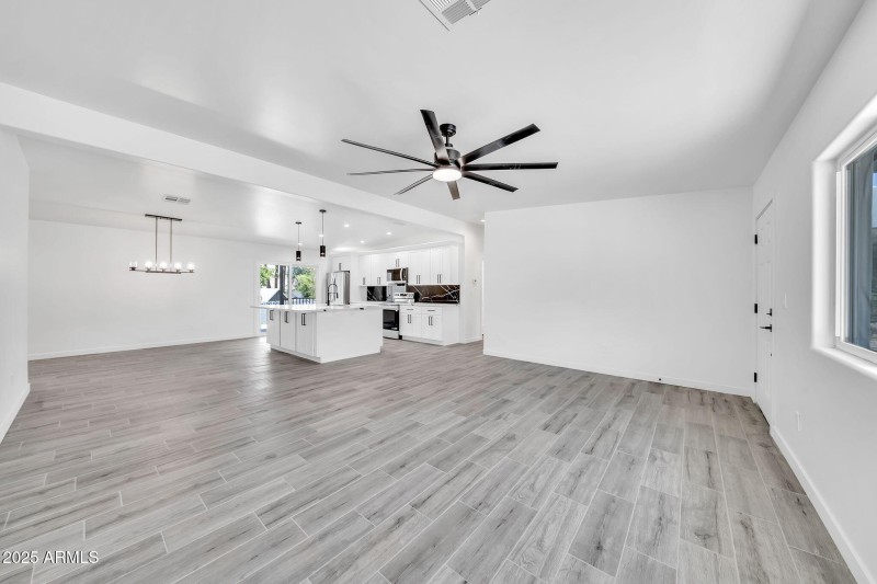 8436 N 13th Pl-9