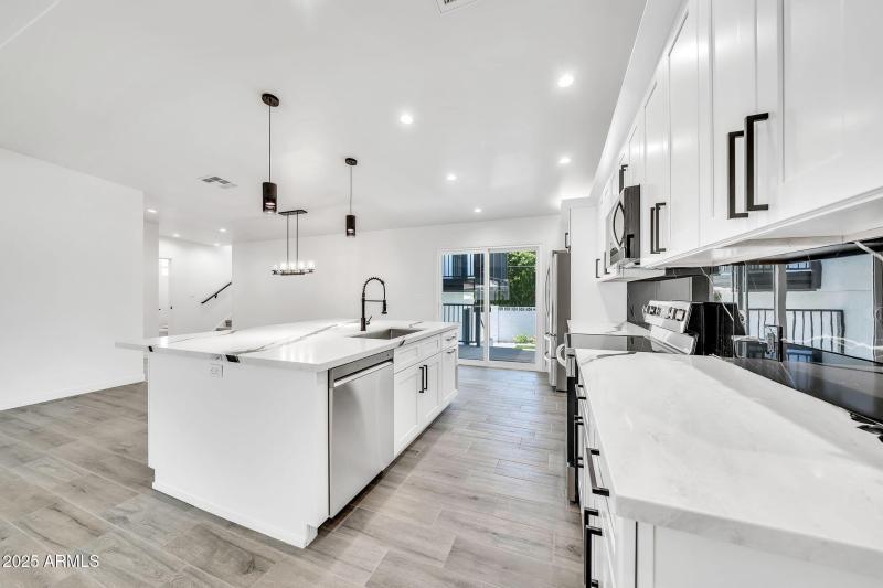 8436 N 13th Pl-11