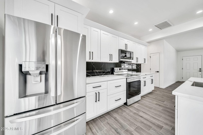 8436 N 13th Pl-13