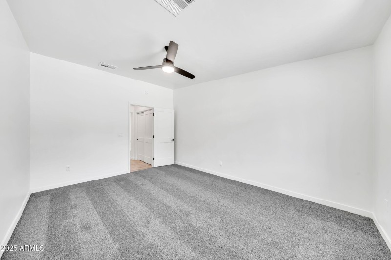 8436 N 13th Pl-18