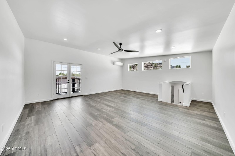 8436 N 13th Pl-20