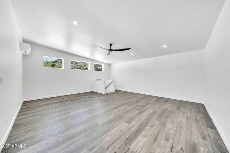 8436 N 13th Pl-21