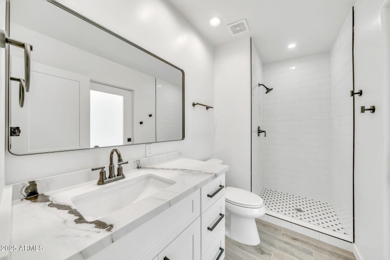 8436 N 13th Pl-26