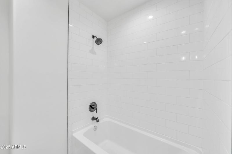 8436 N 13th Pl-32