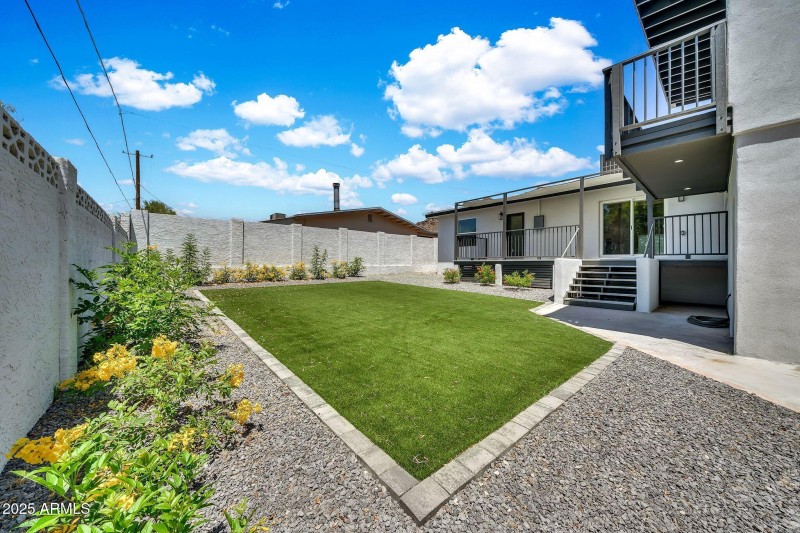 8436 N 13th Pl-34