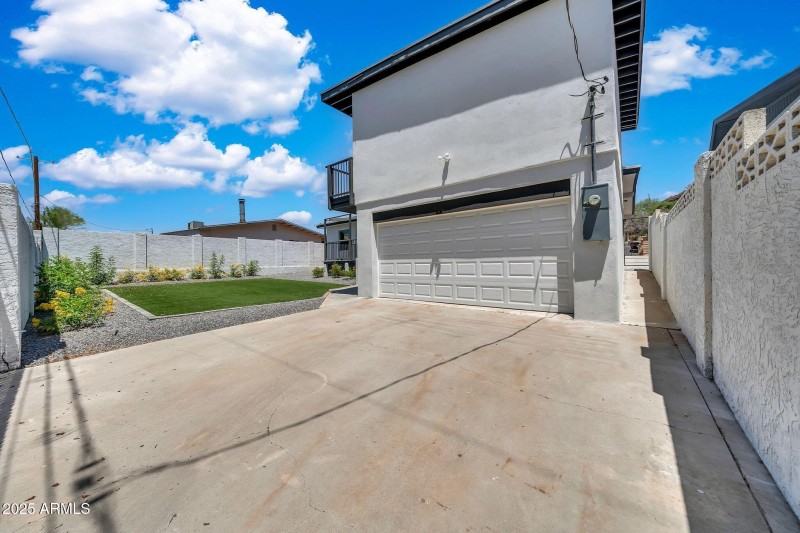 8436 N 13th Pl-35