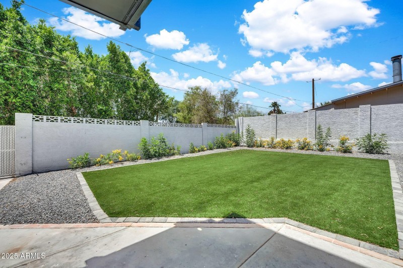 8436 N 13th Pl-39