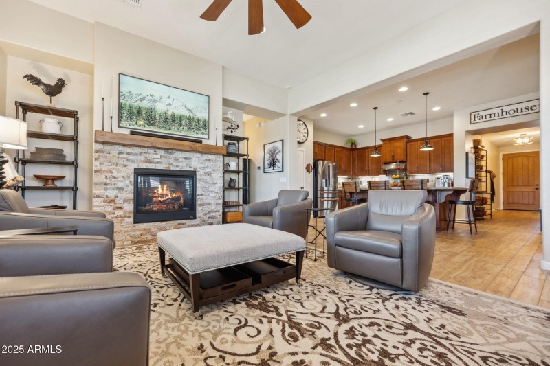 21-web-or-mls-707-lunar-view-way
