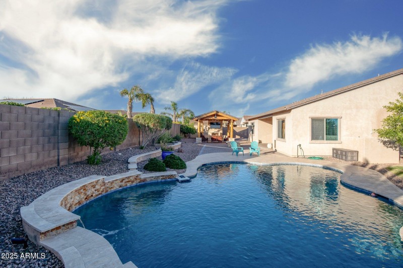 13-web-or-mls-_TMR6217