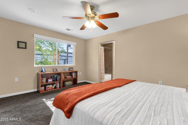Upstairs En-Suite 3