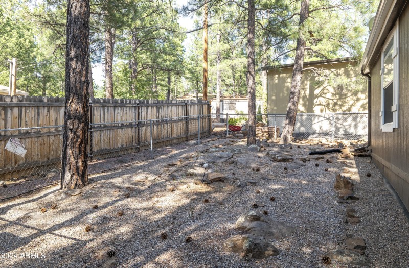 20 Fenced Yard