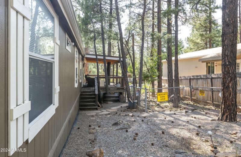 23 Spacious Yard & Covered Deck