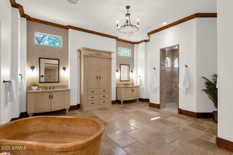 032_Primary Ensuite Bathroom II