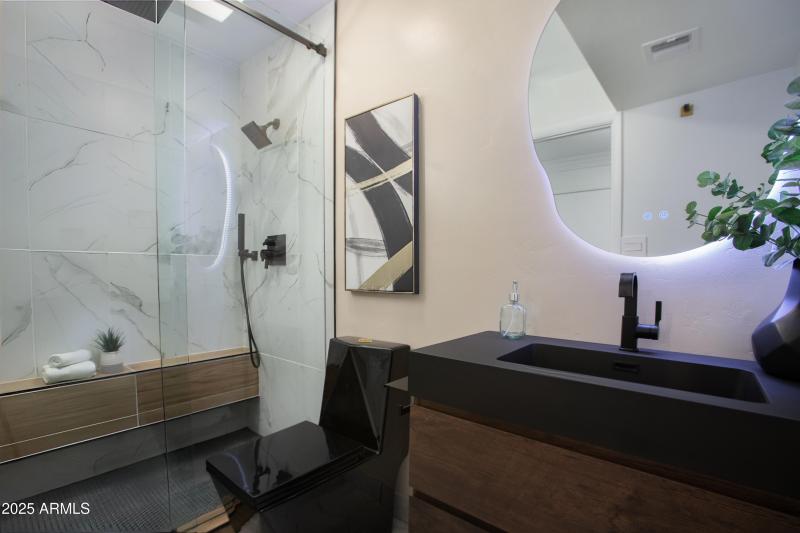 PRIMARY BATHROOM EN-SUITE