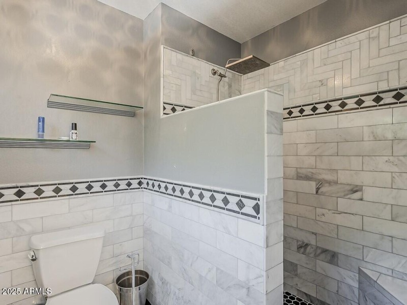 032_Master Bathroom