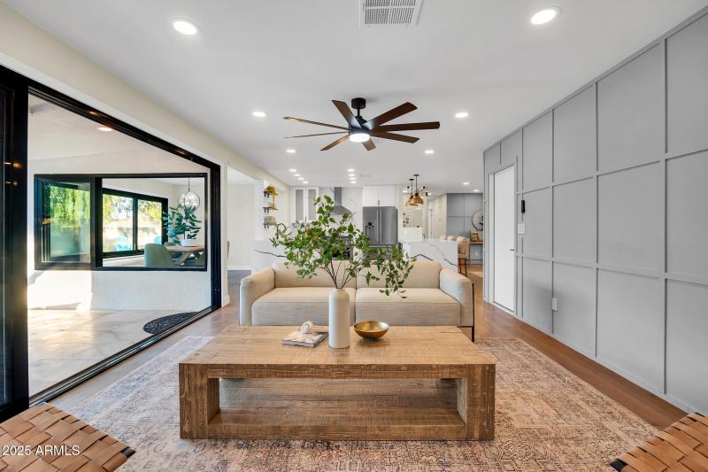 4910 E Shaw Butte Dr-13