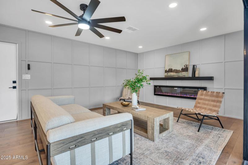 4910 E Shaw Butte Dr-15