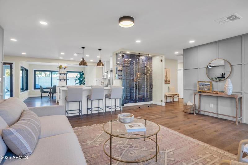 4910 E Shaw Butte Dr-17