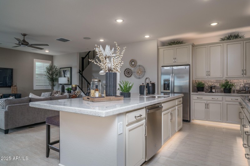 5) KITCHEN