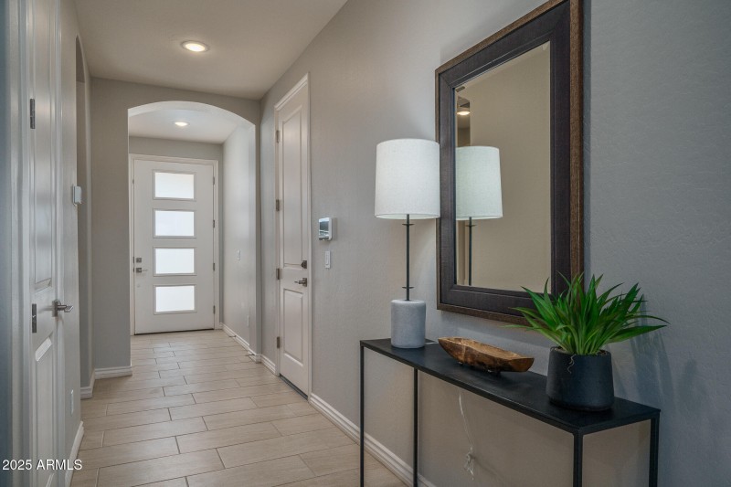 9) FOYER