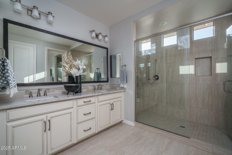 18) PRIMARY BATH