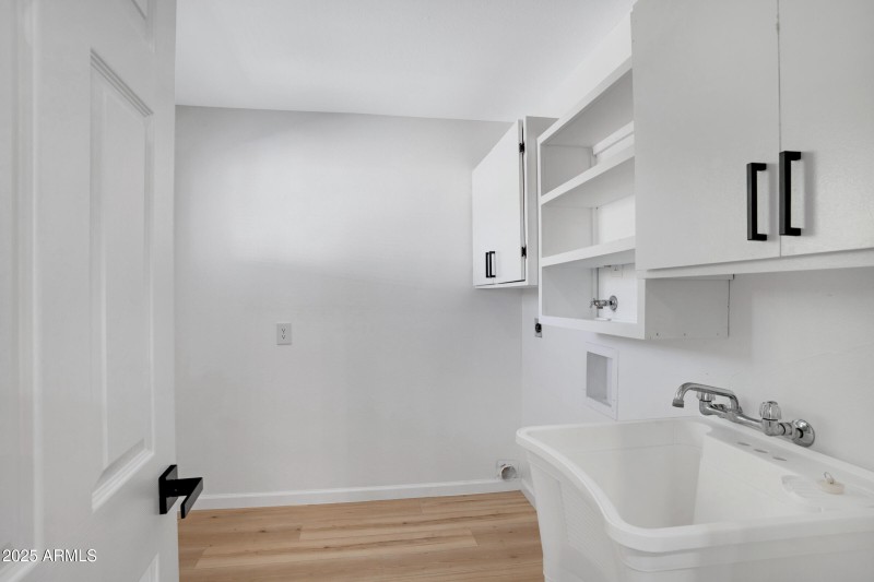 635 N 67th Pl-28