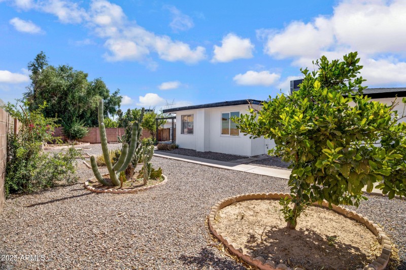 635 N 67th Pl-32