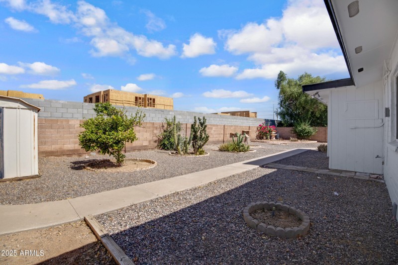 635 N 67th Pl-33