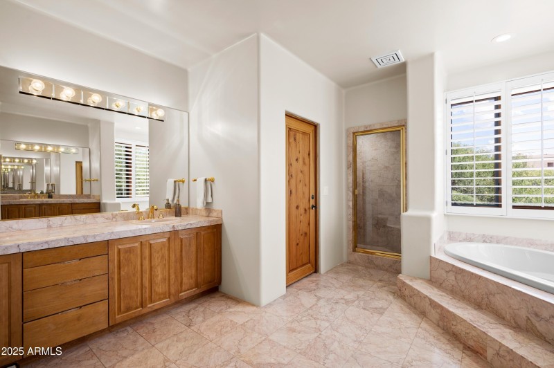 Master 1 bath