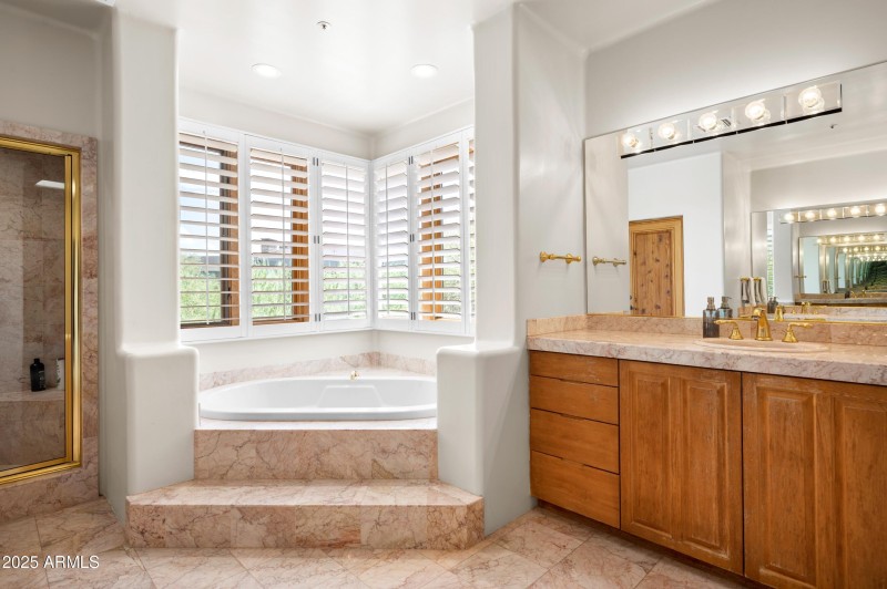 master 1 bath