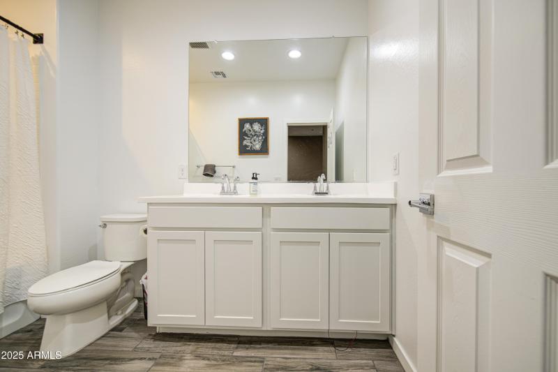 Bathroom 2-pic 1