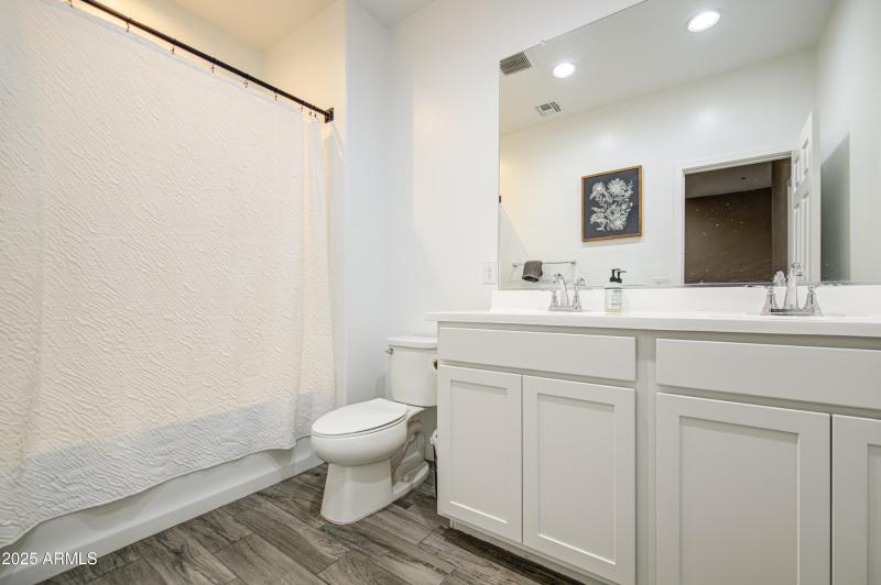 Bathroom 2-pic 2