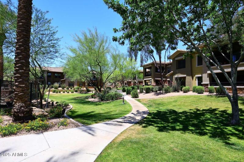 Bella Monte-Walking Paths