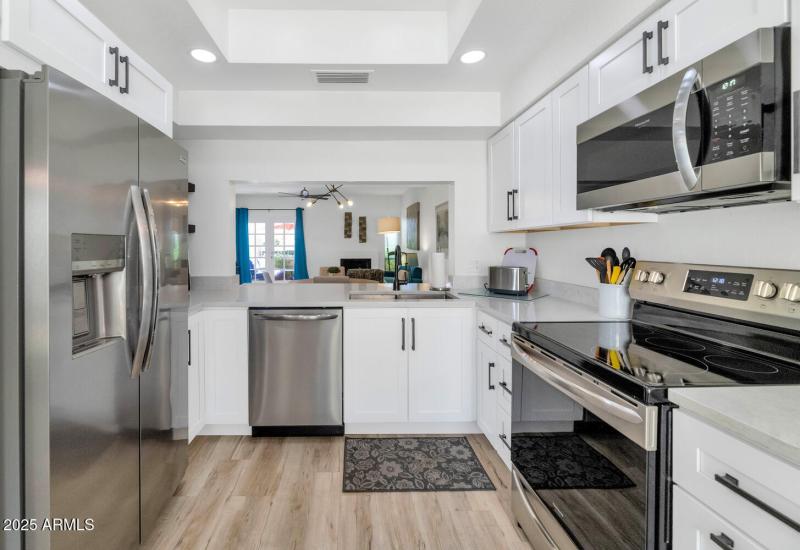 3037 E Rose Ln-large-012-024-TOD1858-145