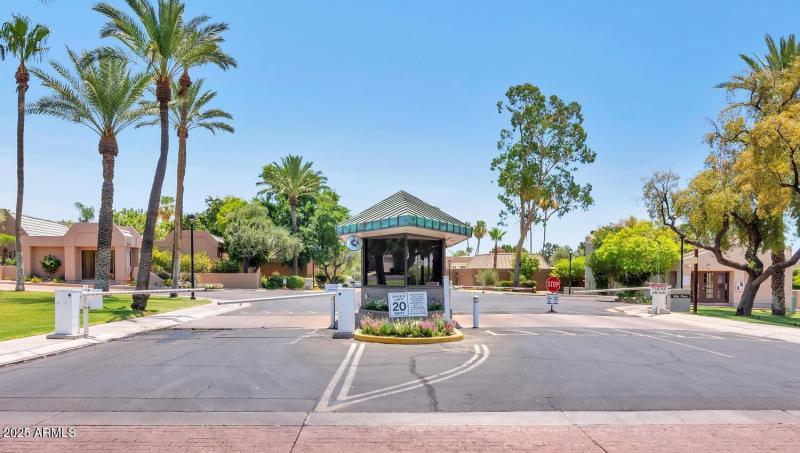 3037 E Rose Ln-large-032-010-TOD 4594-15